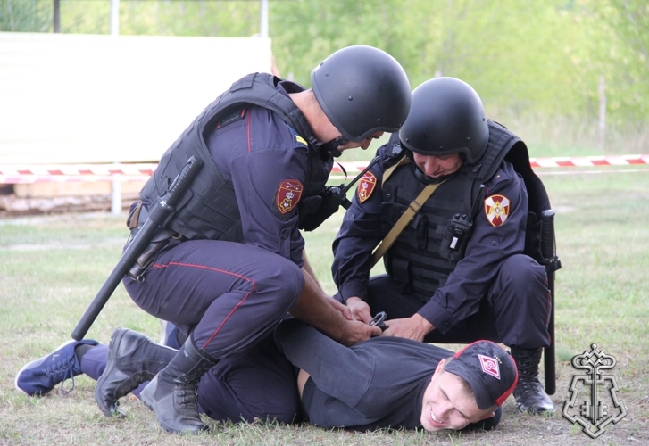 Сотрудники вневедомственной охраны задержали подозреваемого в грабеже