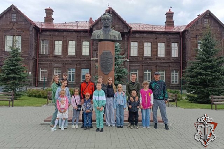 Дети сотрудников вневедомственной охраны посетили Мемориальный музей М.Т. Калашникова