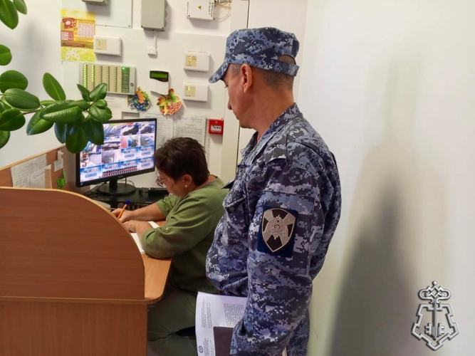 Росгвардия проверила готовность систем безопасности объектов образования региона к началу учебного года