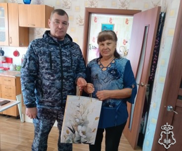 В Алтайском крае сотрудники Росгвардии навестили ветеранов службы