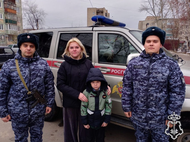 Сотрудники вневедомственной охраны вернули потерявшегося ребенка домой