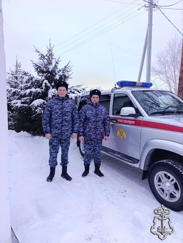 Сотрудники вневедомственной охраны оказали помощь пострадавшему в ДТП