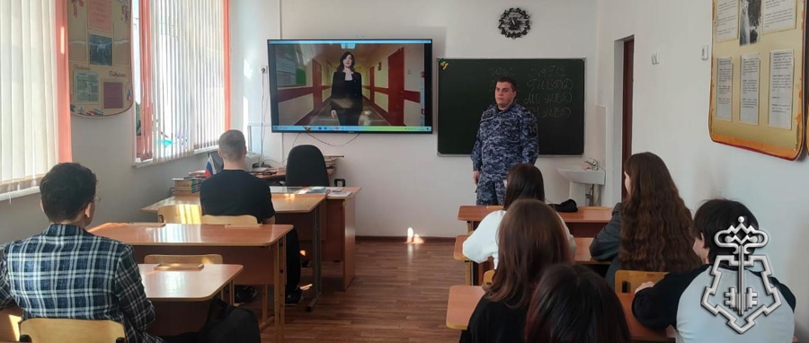 Алтайские росгвардейцы провели урок по профориентации 