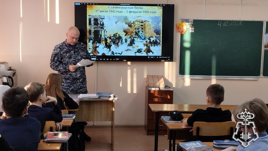 Росгвардия провела «Урок мужества», посвященный победе в Сталинградской битве