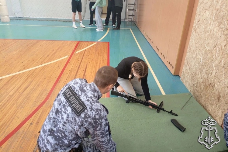 В Троицком районе росгвардейцы провели военизированную эстафету
