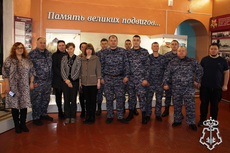 Алтайские росгвардейцы посетили краеведческий музей в городе Камне-на-Оби
