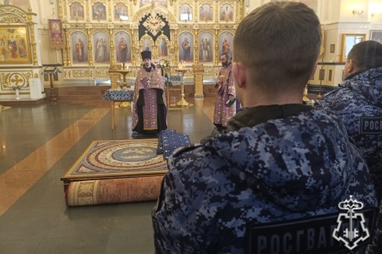 10-летие Росгвардии в Барнауле отметили молебном в Храме Святителя Дмитрия Ростовского