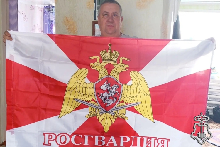 История мастера резьбы по дереву, работающего в Росгвардии. К юбилею ведомства (Видео)