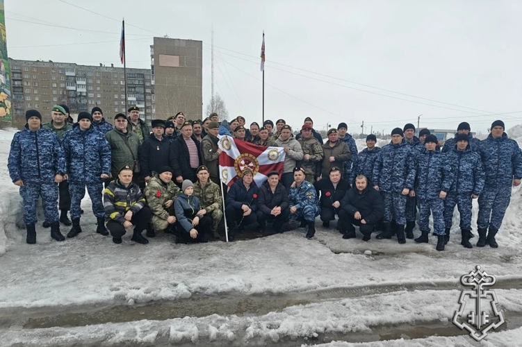 Сотрудники алтайской Росгвардии почтили память героев в автопробеге, посвященном юбилею ведомства