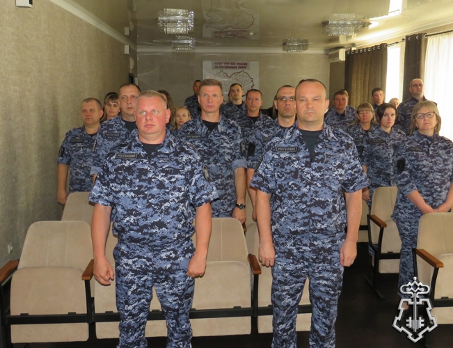 В Алтайском крае сотрудники краевого управления вневедомственной охраны Росгвардии приняли участие в акции "Минута молчания"