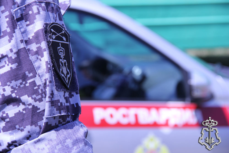 Сотрудники Росгвардии города Новоалтайска задержали мужчину, похитившего мобильный телефон у своего коллеги