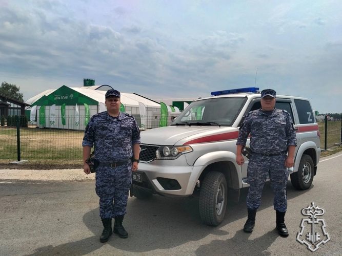 Сотрудники Управления Росгвардии по Алтайскому краю обеспечили безопасность агропромышленного форума «День сибирского поля-2026»