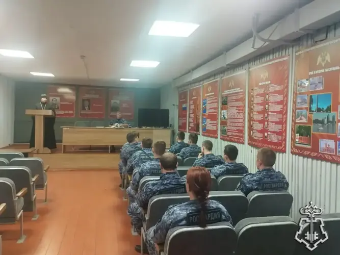 В Рубцовске прошла встреча священника кафедрального собора с сотрудниками росгвардии