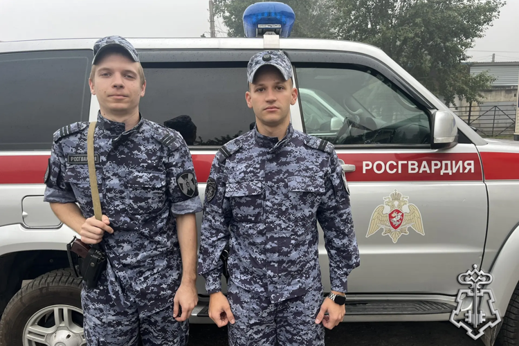 В Бийске сотрудники Росгвардии за полчаса нашли двух потерявшихся девочек