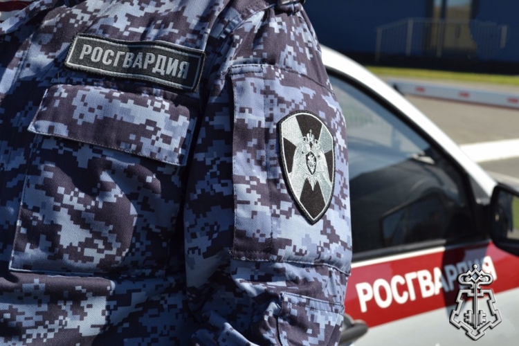 Барнауле сотрудники Росгвардии задержали гражданина с морфином