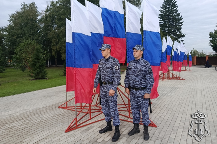Росгвардейцы Алтайского края приняли участие в охране общественного порядка в мероприятиях, посвященных Дню Государственного флага Российской Федерации