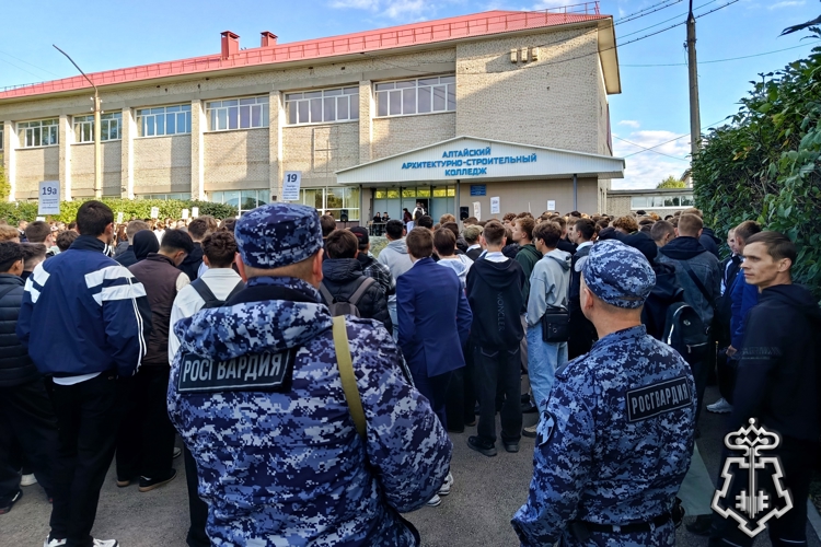 Росгвардейцы обеспечили безопасность более тысячи учебных заведений Алтайского края в День знаний
