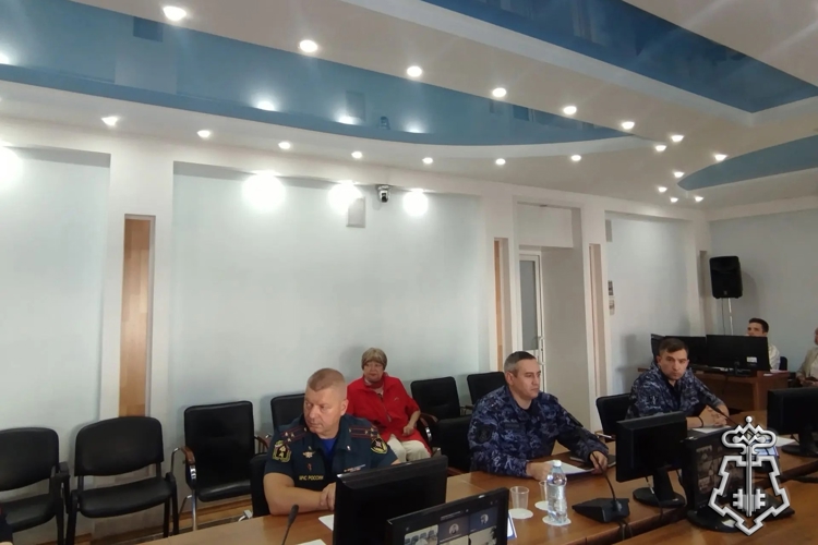 В преддверии выборов представитель Росгвардии принял участие  в совещании с руководителями муниципальных органов управления образованием и директорами краевых образовательных учреждений
